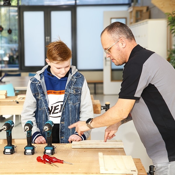 Groep 8 37 Open dag bwi houtbewerking