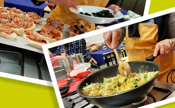 Leerlingen koken met ouders